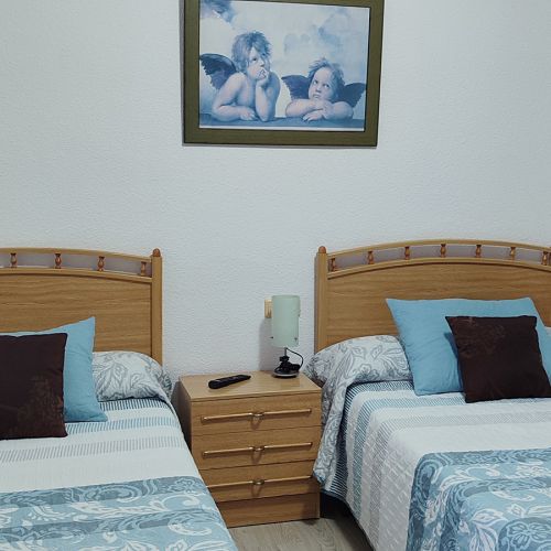 Detalle habitación doble azul Hostal La Llave