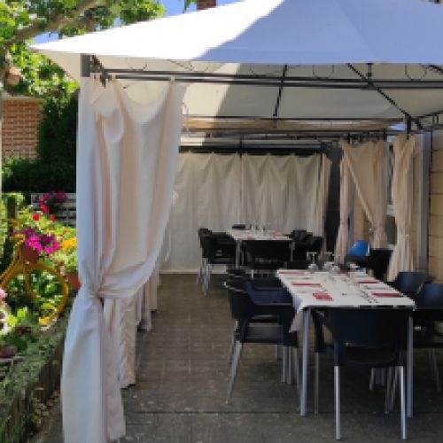 Comidas en terraza Hostal La Llave