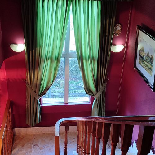 Detalle ventana Hostal La Llave